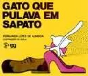 Gato que pulava em  sapato